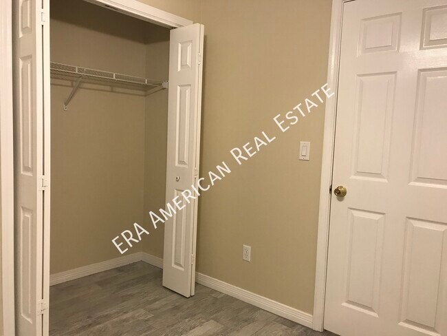 Building Photo - 205 Esmond Ct