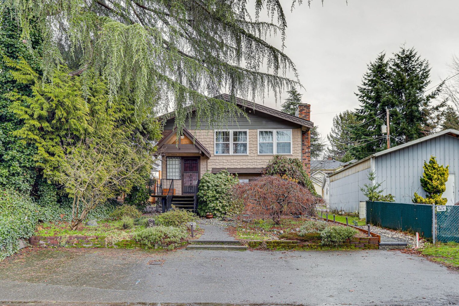 Building Photo - 10052 Interlake Ave N