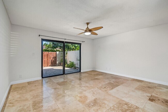 Building Photo - 2700 S Oakland Forest Dr
