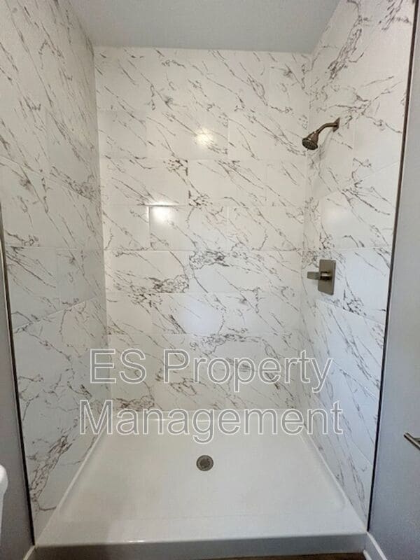 Building Photo - 321 N Kealing Ave