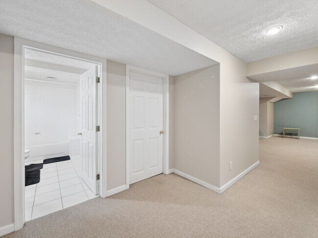 Building Photo - 7879 Yellowwood Dr