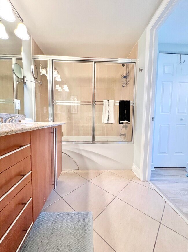 Building Photo - 610 Clematis St