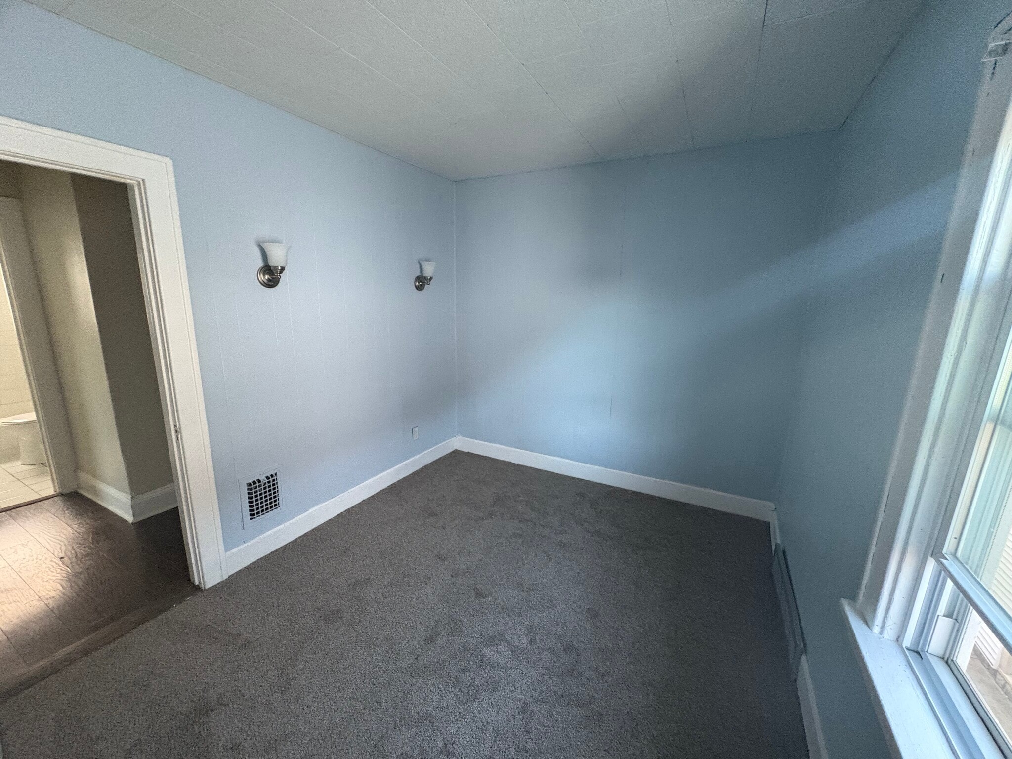 Building Photo - 135 Hartwell Rd