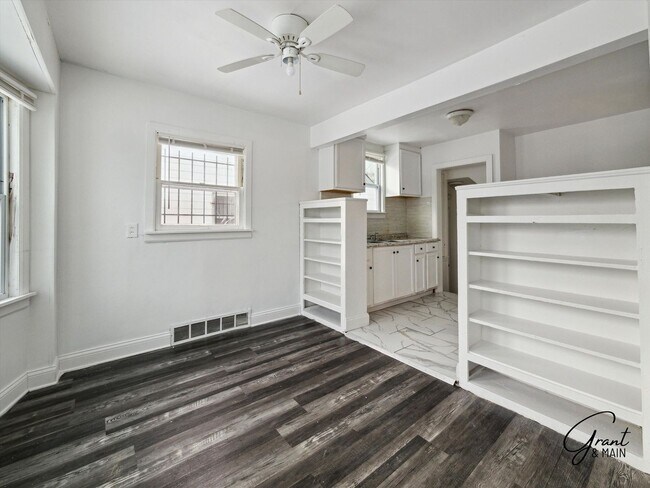 Building Photo - $1250 3 bedroom bungalow