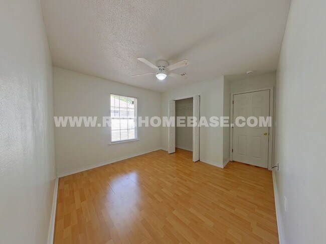 Building Photo - Crestview Charm: 4 Bedroom Home with Hard Floors and Fenced Yard!