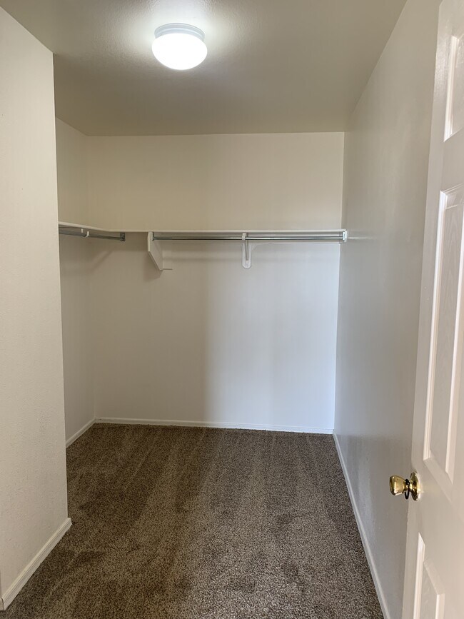 Primary Photo - 6796 S Parliament Dr