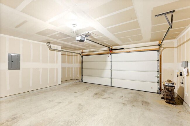 Building Photo - 609 Topaz Ln