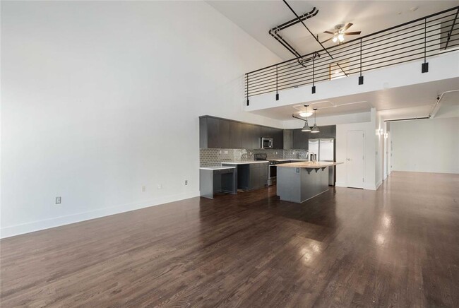 Building Photo - 411 Brazos St