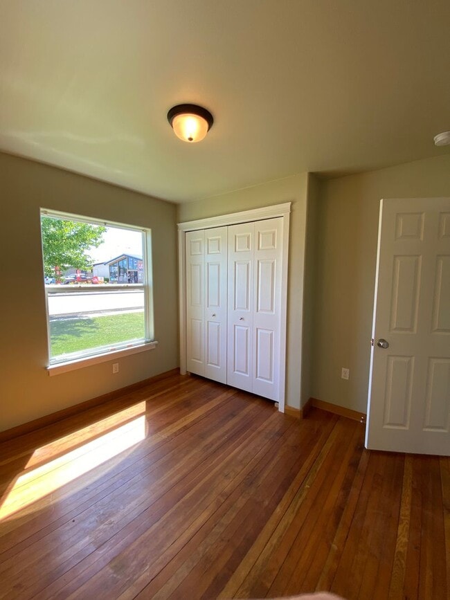 Building Photo - Beautifully Remodeled Springfield Cottage