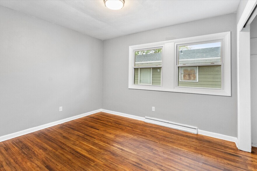 Building Photo - 1027 Curdes Ave