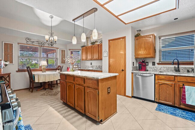 Building Photo - 851 Dulce Tierra Dr