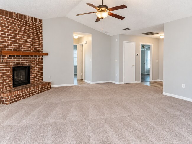 Building Photo - 357 Santiago Ct