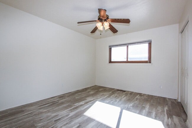 Building Photo - 3 Bedroom 2 bath in Diamond Valley