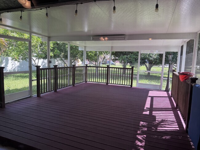 Building Photo - 319 NW Byron St