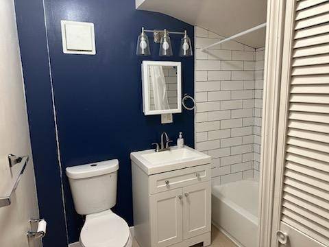 Building Photo - 606 Broadway