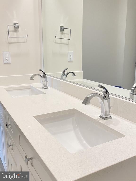 Building Photo - 1761 Old Meadow Rd