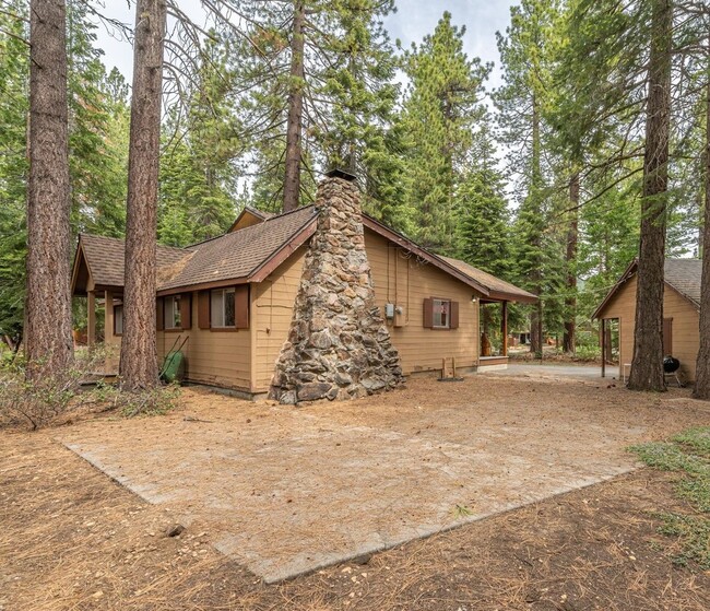 Building Photo - Charming 1 Bedroom Cabin in Desirable Neig...