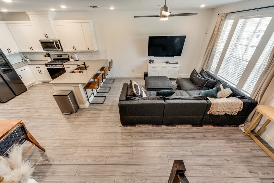 Building Photo - 2514 Barnwood Ln