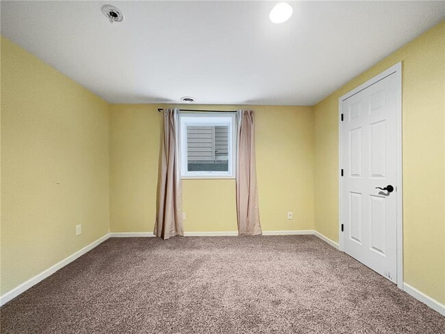 Building Photo - 4407 Curve Ave