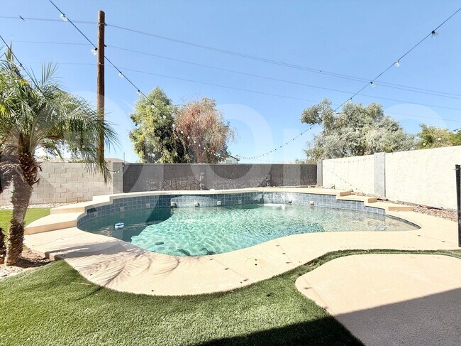 Building Photo - 3318 E Pinot Noir Ave
