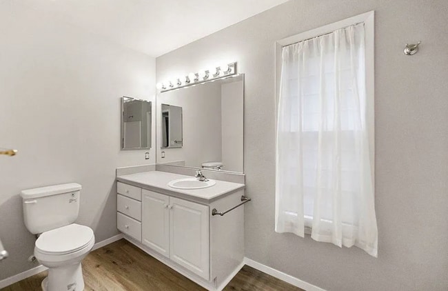 Building Photo - Spacious 2 Bedroom 2 Bath Condo with Detac...