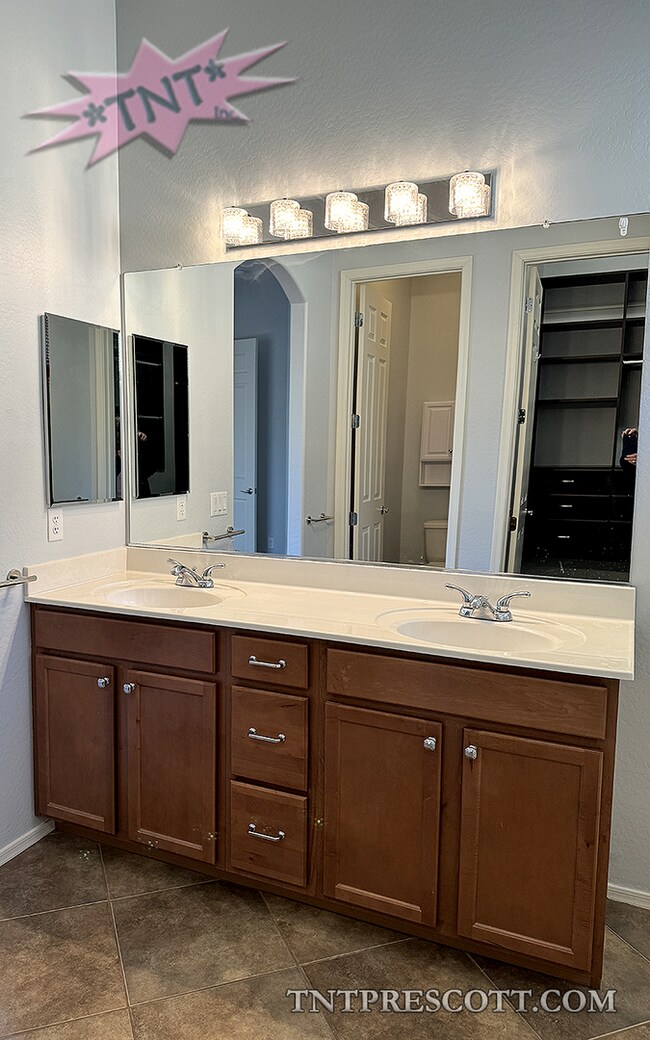 Building Photo - Home in Granville HOA ~ COMP HOLD