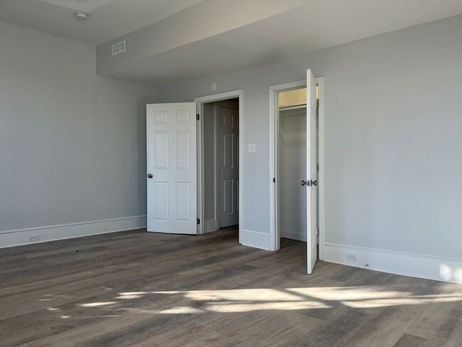 Building Photo - Newly remodeled 2br w off st parking laundry