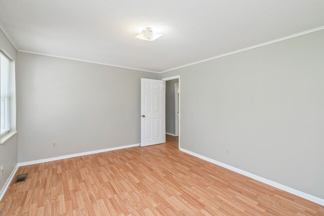 Building Photo - 302 Wakefield Rd