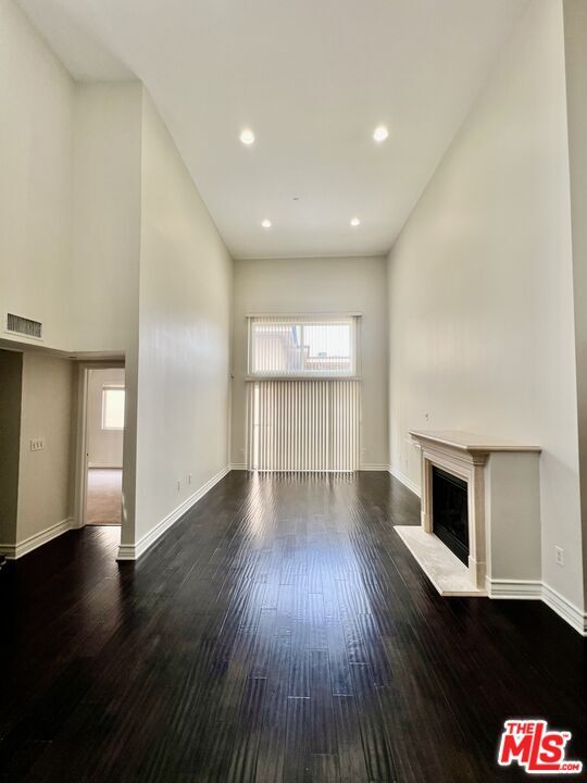 Building Photo - 1353 N Fuller Ave