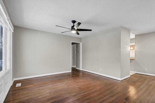 Building Photo - 9725 Medford Dr