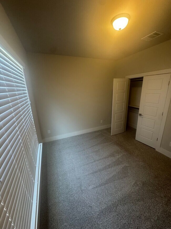 Building Photo - 3/2/2 located in Godley! Move in Specials call to inquire