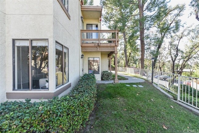 Building Photo - 22757 Lakeway Dr