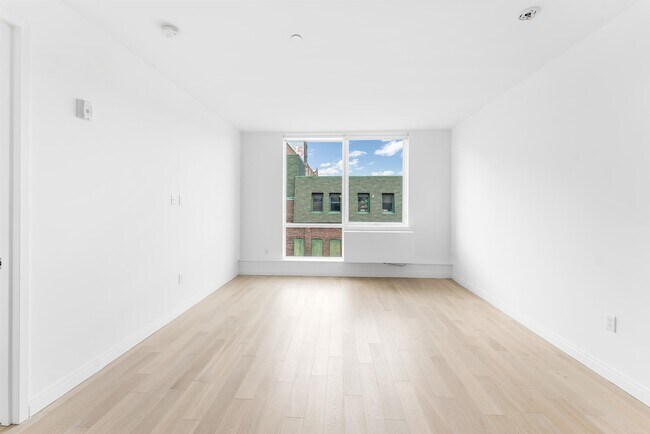Building Photo - 255 Brunswick St