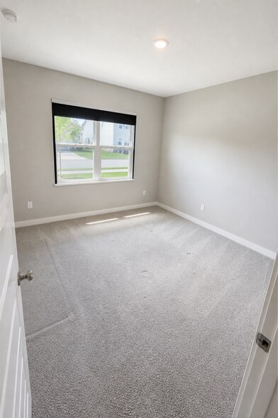 Building Photo - 9160 Larson Dr