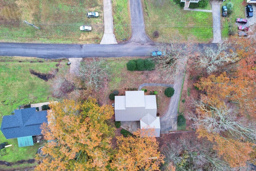 Building Photo - 140 Glenda Dr