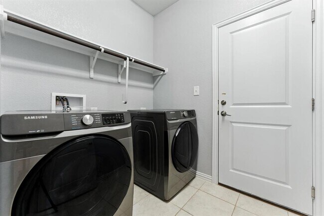 Building Photo - 237 Red Granite Dr