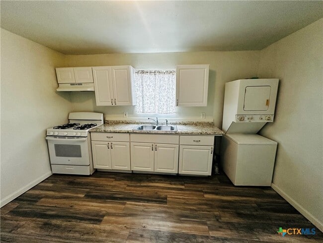 Building Photo - 714 S River St