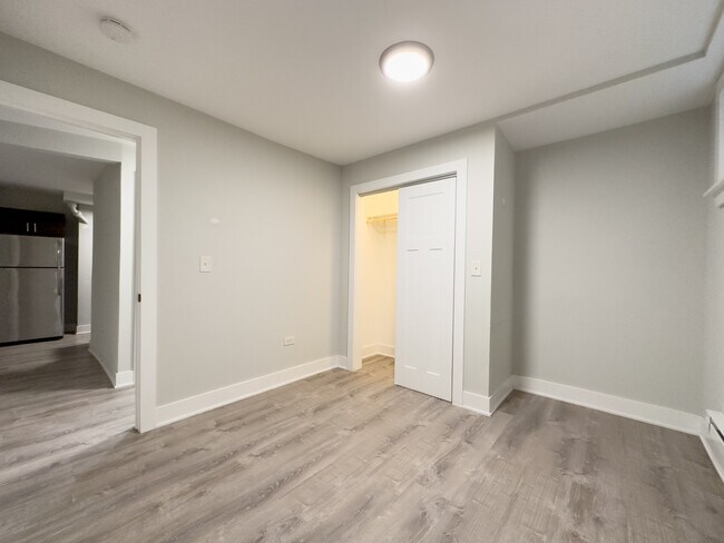 Building Photo - 4432 N Wolcott Ave