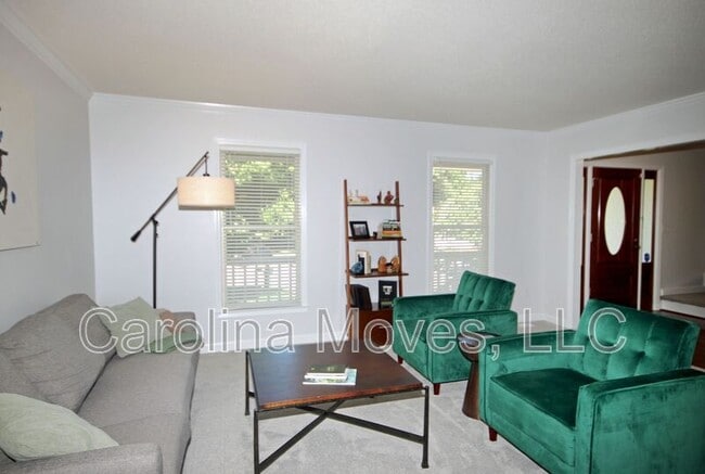 Building Photo - 6 Briton Ct