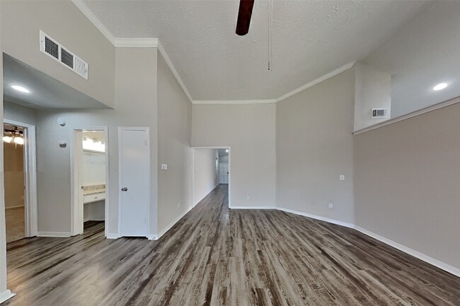 Building Photo - 2515 Chestnut Cir