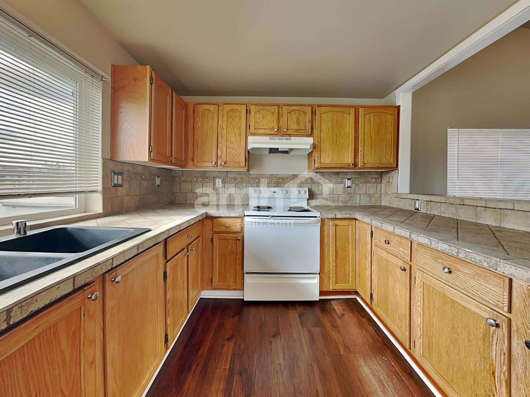 Building Photo - 1327 Whitehouse Ave