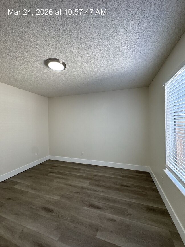 Building Photo - Downstairs apartment for Rent in Visalia Available now!