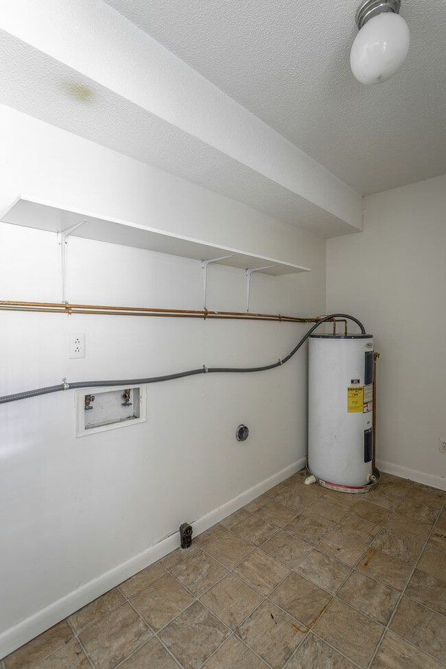 Building Photo - 3634 Helen Ln