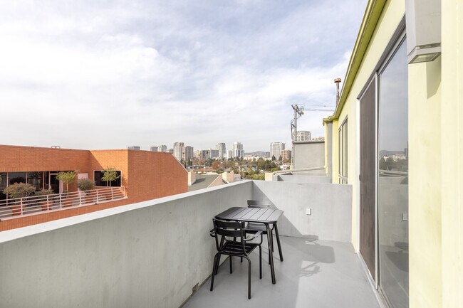 Building Photo - 10473 Santa Monica Blvd