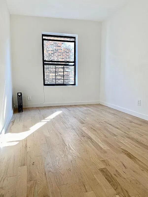 Building Photo - 3 bedroom in BROOKLYN NY 11226