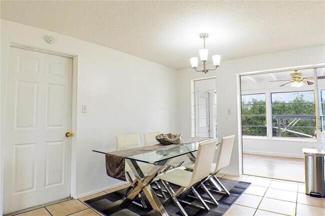 Building Photo - 644 Bonita Ct