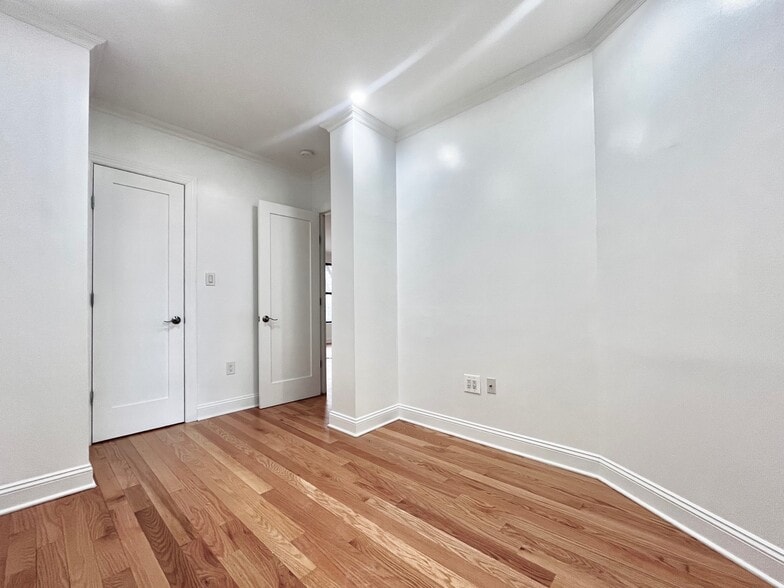 Building Photo - 125 Sherman Ave