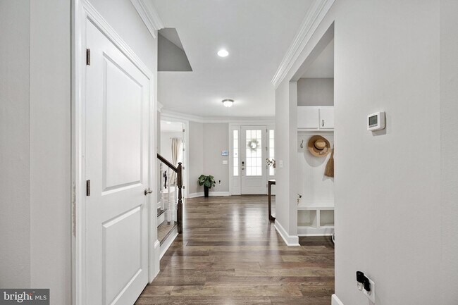 Building Photo - 547 Apricot St