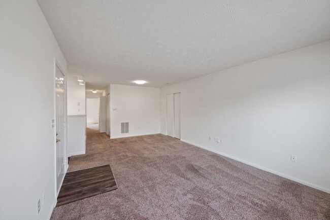 Building Photo - 102 Aspen Dr