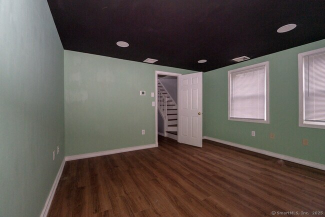 Building Photo - 74 Rising Trail Dr